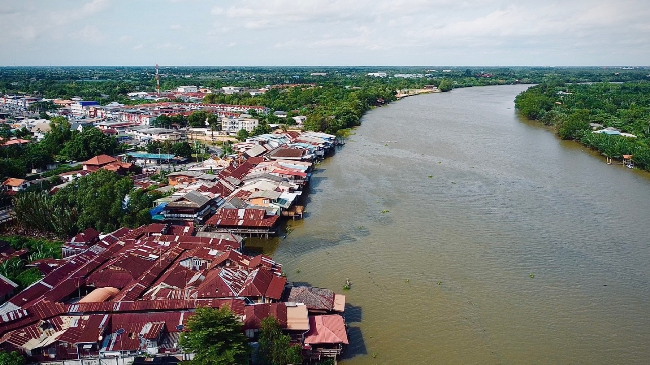 แปดริ้ว : อ่านเมืองผ่านภูมิทัศน์ สถาปัตยกรรม และนิเวศเมือง